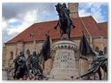 5 Kolozsvár Mátyás szobránál a Szent Mihály székesegyház előtt